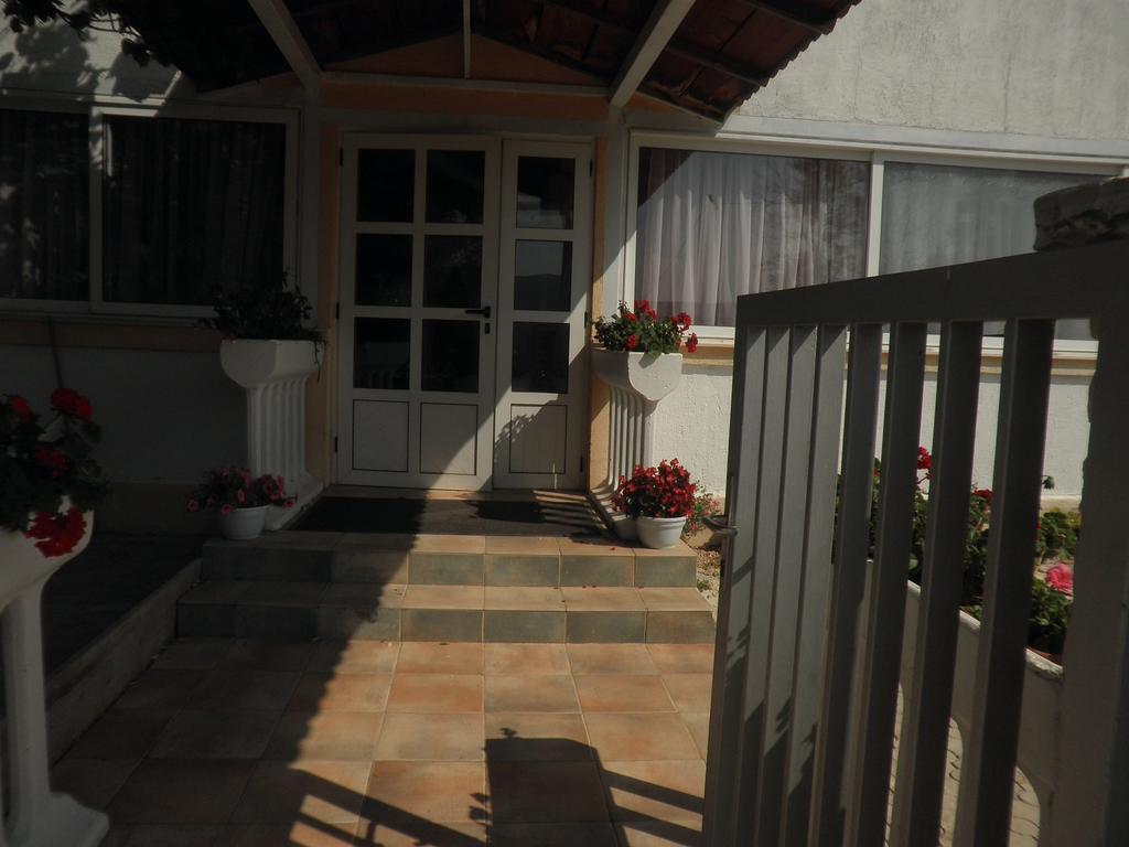 Sobe Braica Hotel Drnis Exterior photo